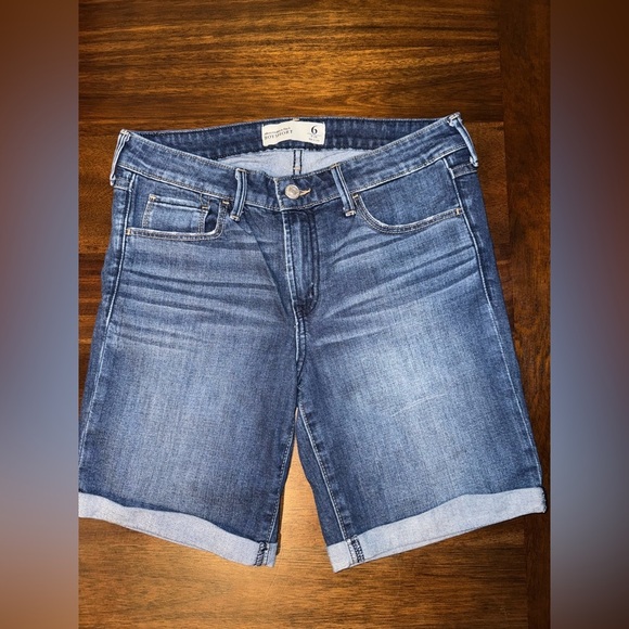 Abercrombie & Fitch Jean Shorts- Boyshort Size 6 - Picture 1 of 6